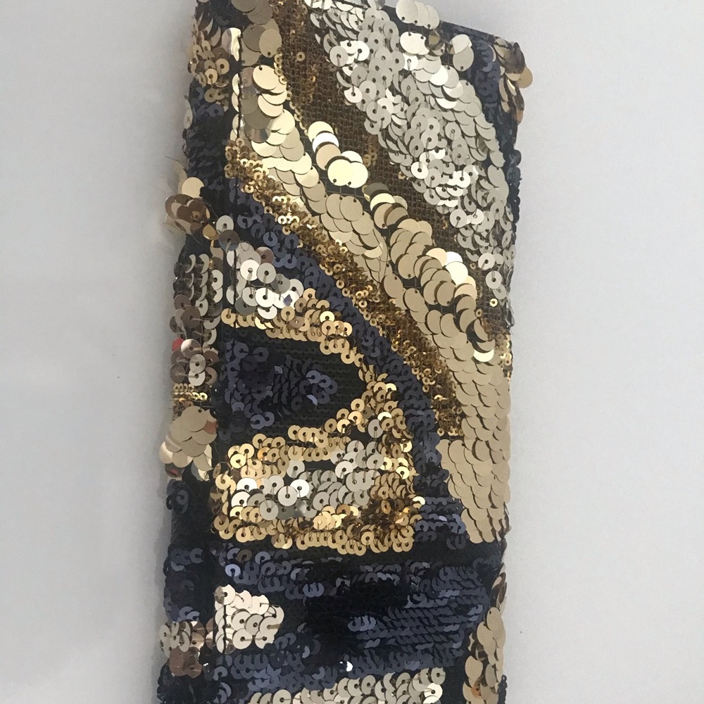 NWT who’s who clutch